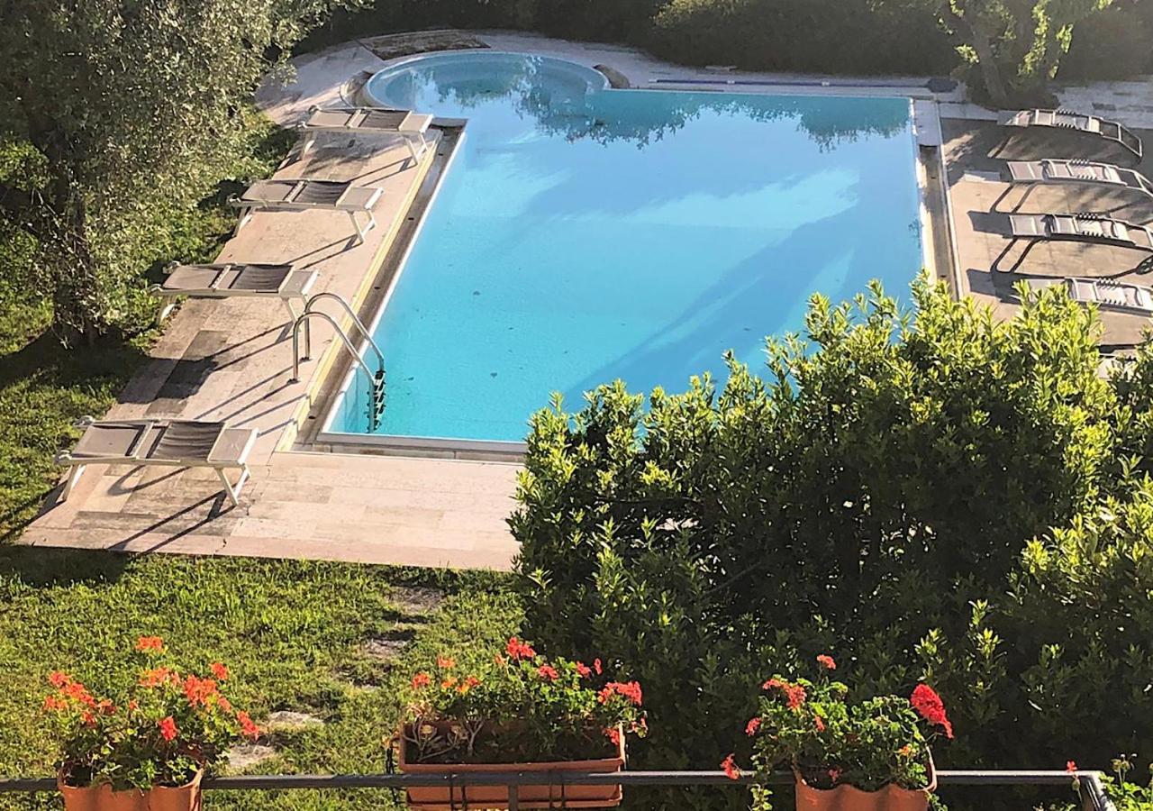 Villa Elena Appartamento In Villa Montinelle Eksteriør bilde